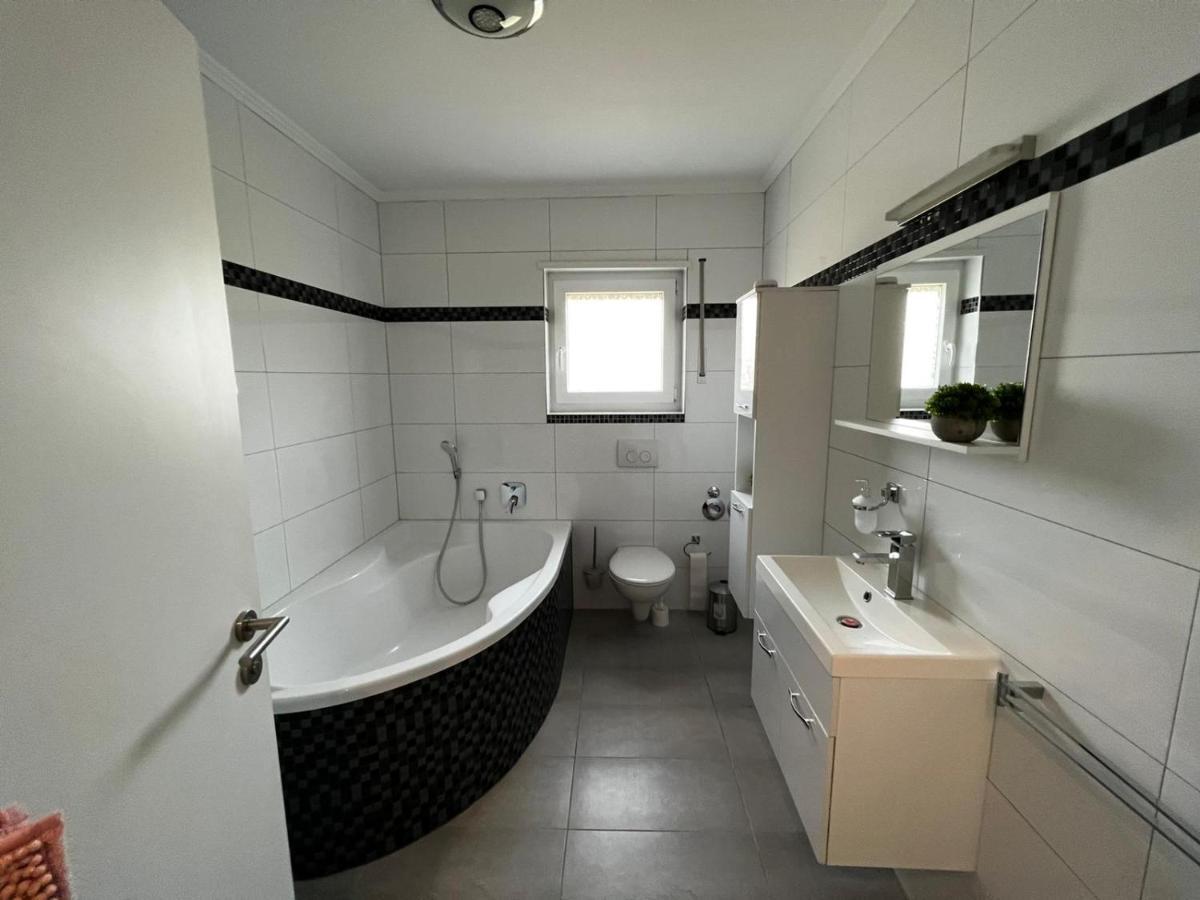 Prime Host Lovely Apartment Карлсруэ Экстерьер фото