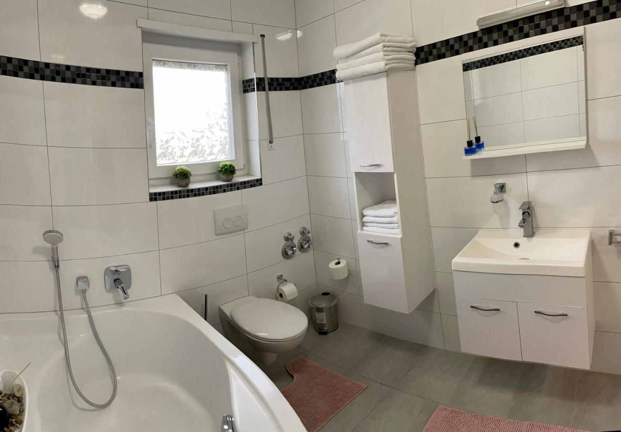 Prime Host Lovely Apartment Карлсруэ Экстерьер фото